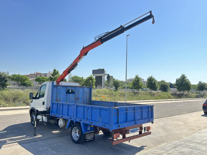 samochód dostawczy Iveco Daily 35C13