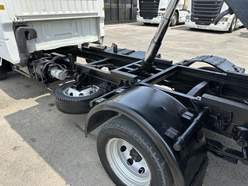 Carrinha comercial Nissan Cabstar 35.11