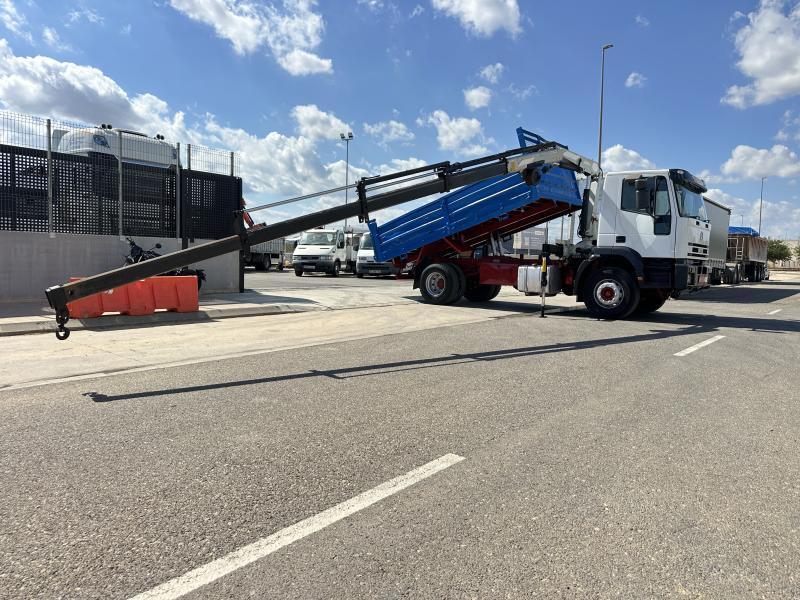 vrachtwagen Iveco Eurotrakker 190E27