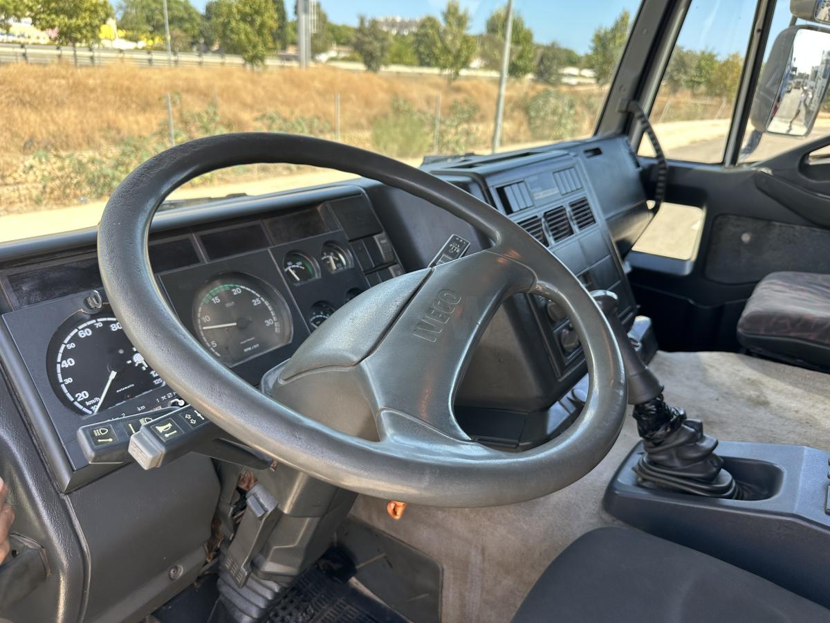 vrachtwagen Iveco Eurotrakker 190E27