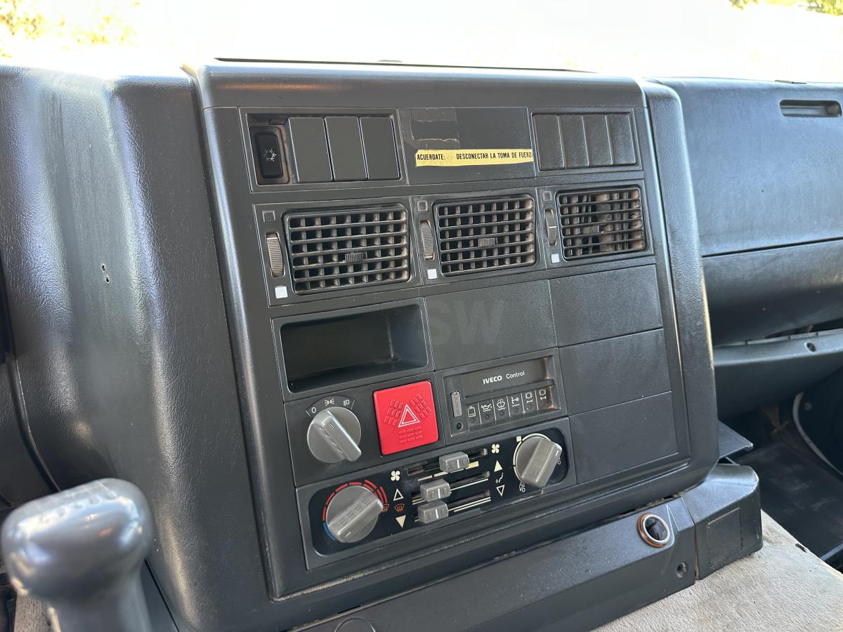 vrachtwagen Iveco Eurotrakker 190E27