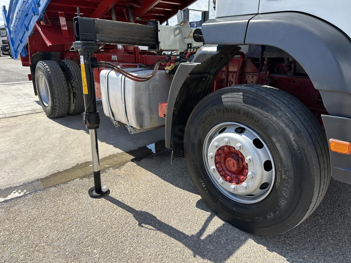 vrachtwagen Iveco Eurotrakker 190E27