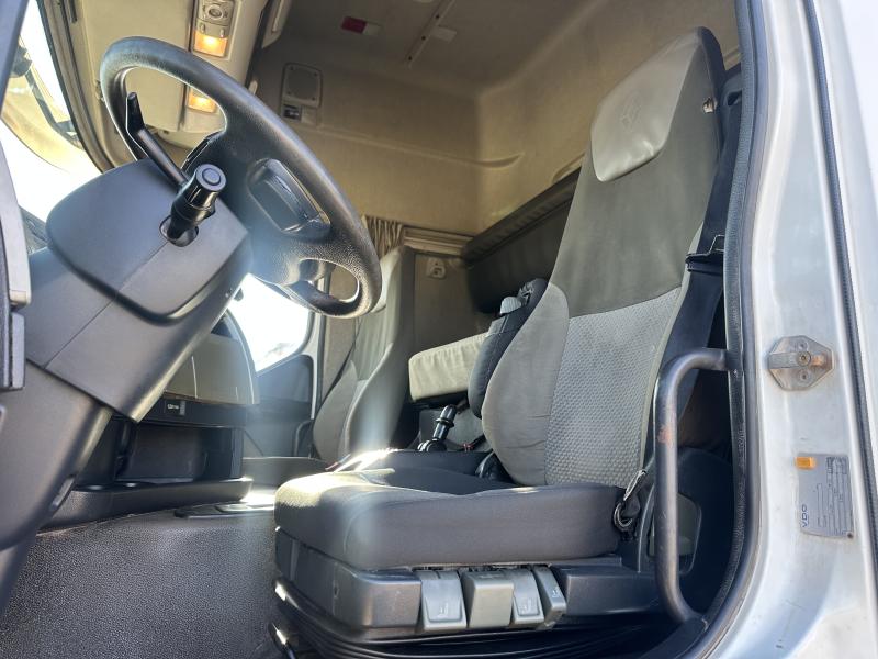 Trekker Renault Premium 460 DXI