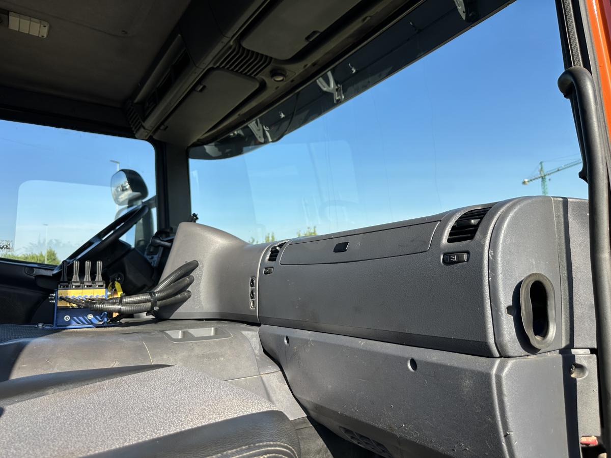 vrachtwagen Scania P 380 CB