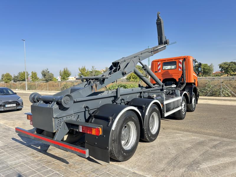 vrachtwagen Scania P 380 CB