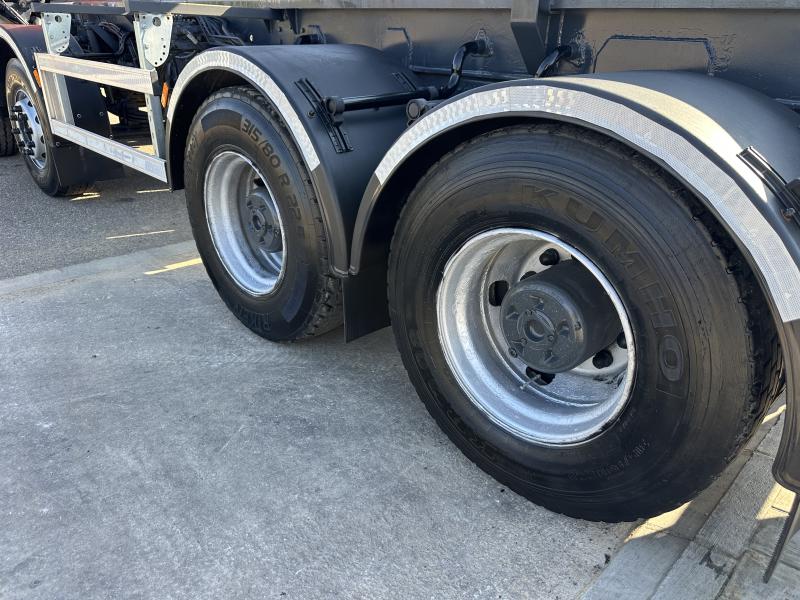 vrachtwagen Scania P 380 CB