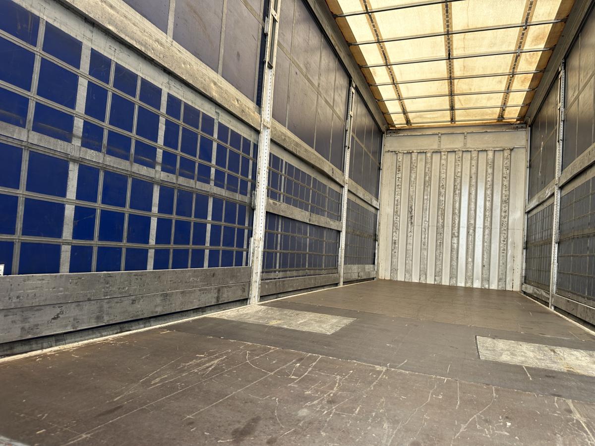 vrachtwagen met aanhanger MAN TGX