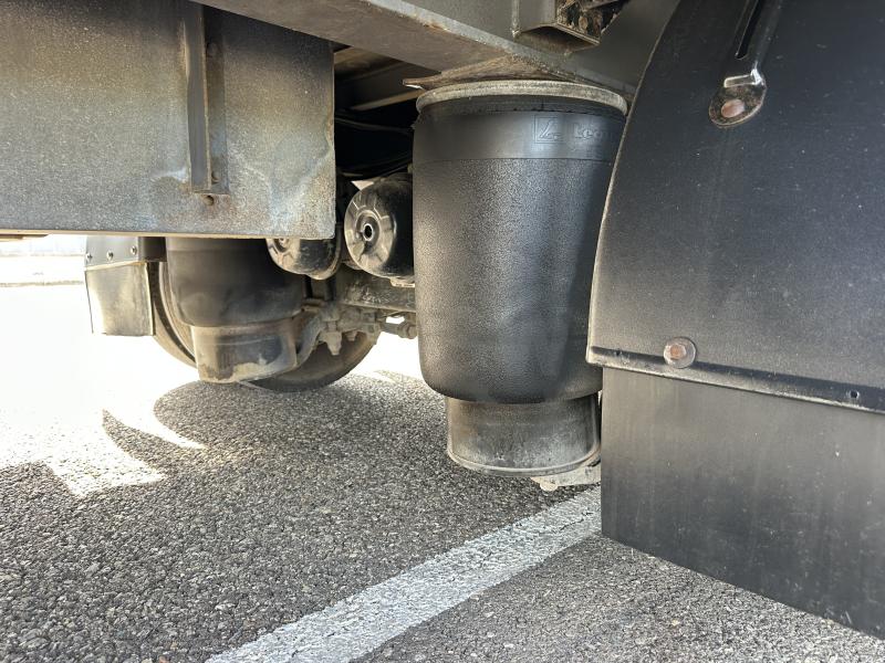 vrachtwagen met aanhanger MAN TGX