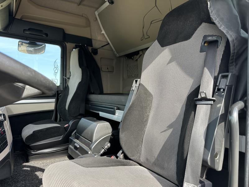 vrachtwagen met aanhanger MAN TGX