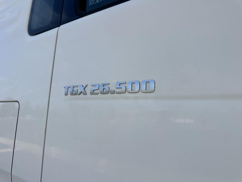 vrachtwagen met aanhanger MAN TGX