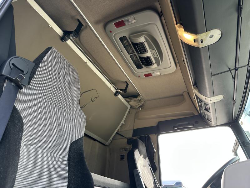 vrachtwagen met aanhanger MAN TGX