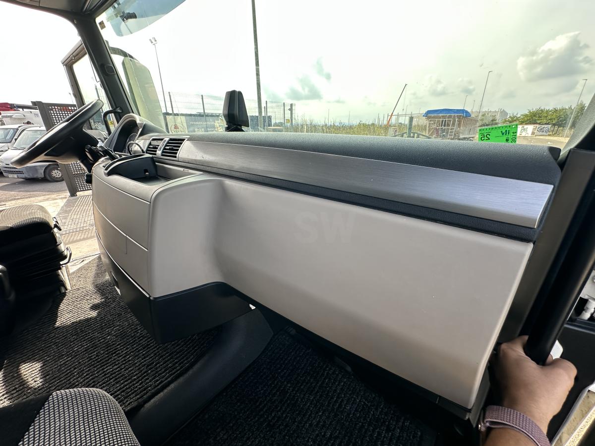 vrachtwagen met aanhanger MAN TGX