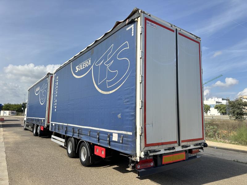 vrachtwagen met aanhanger MAN TGX