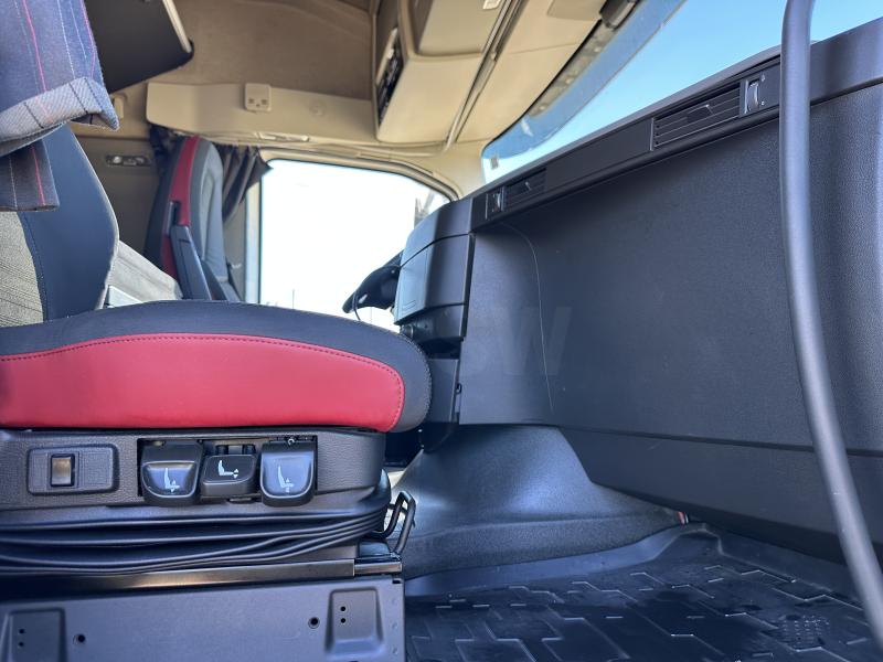 Trailer truck Volvo FH13