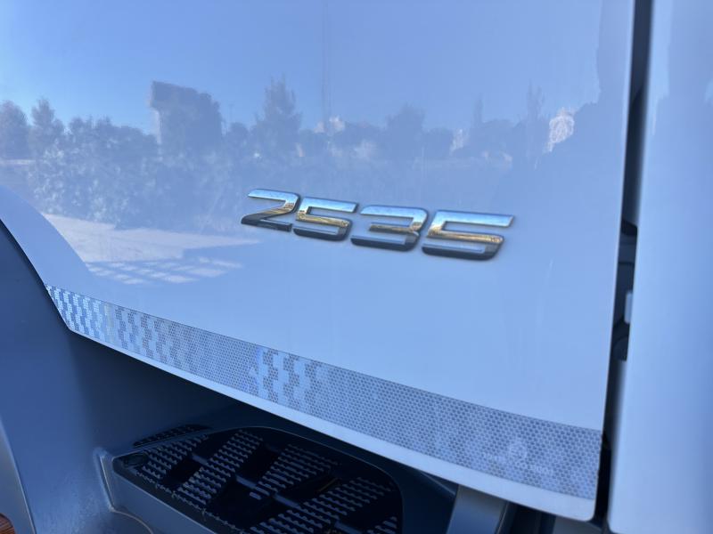 Camión Mercedes Antos 2535