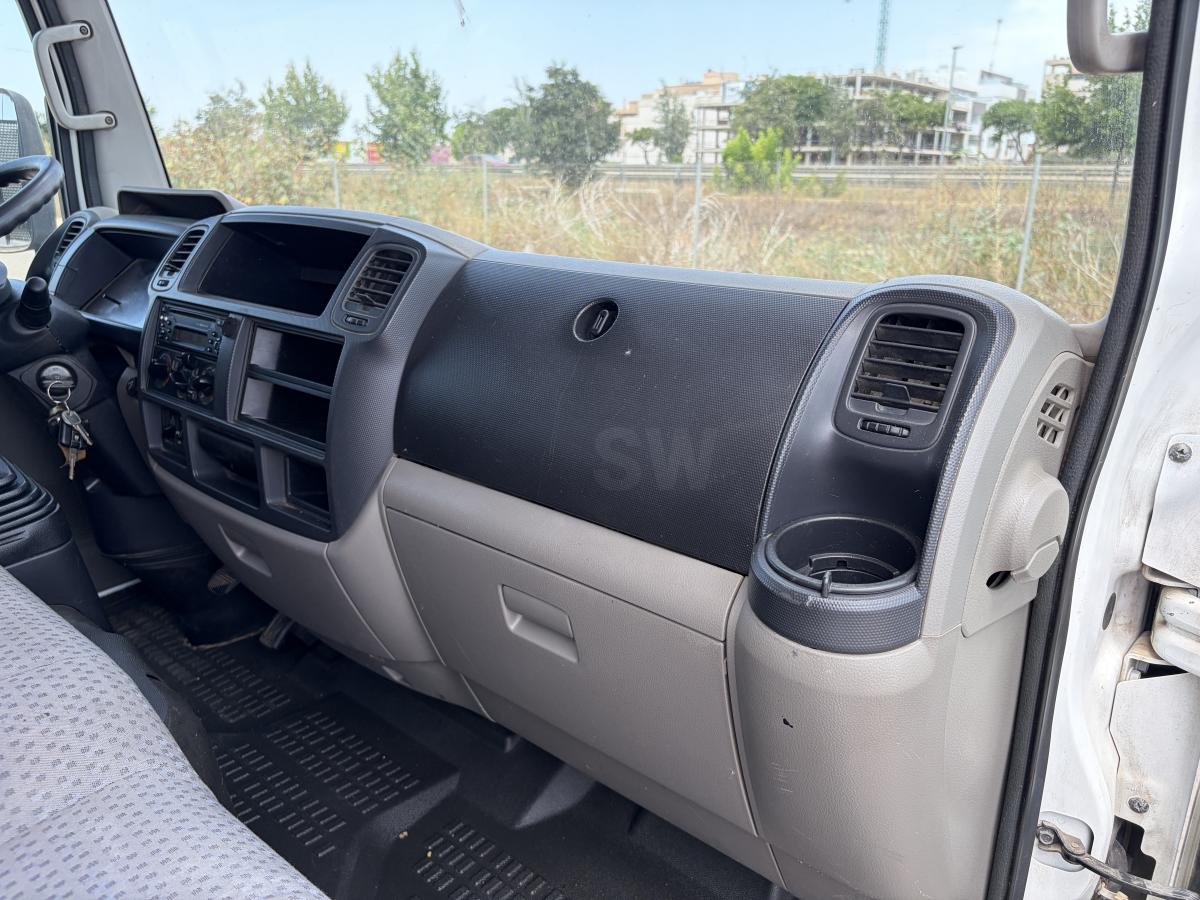 samochód dostawczy Nissan Cabstar 35.13
