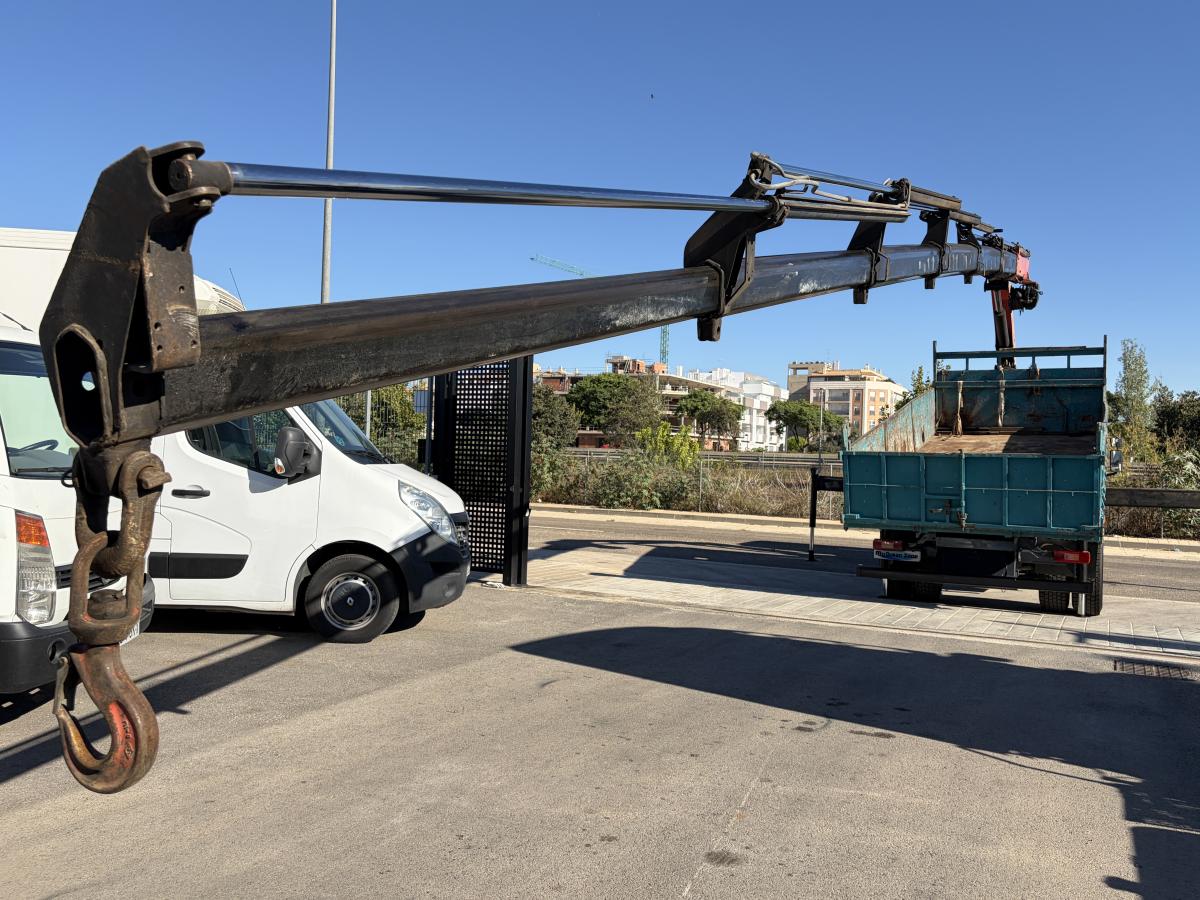 Camião Volvo FL 220