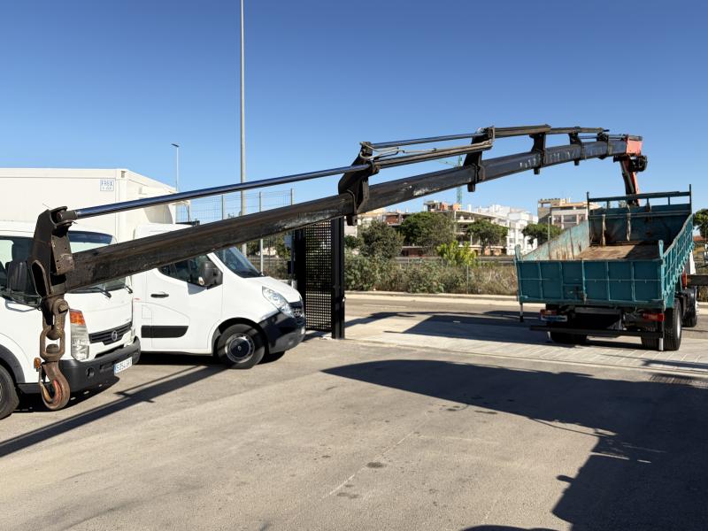 Camião Volvo FL 220