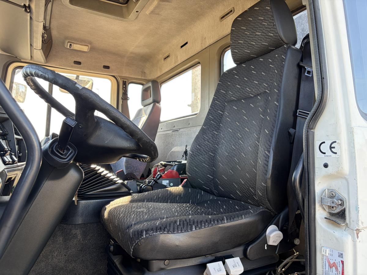 Camião Volvo FL 220