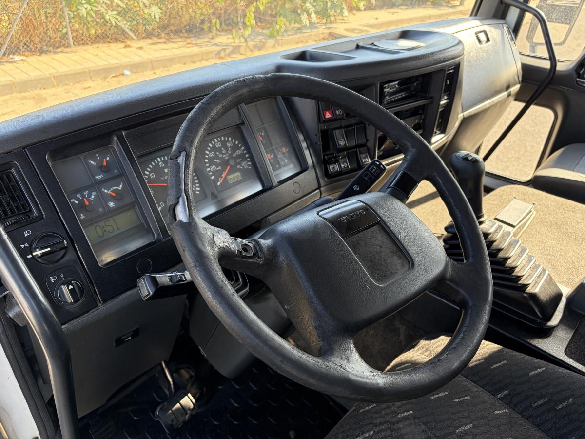 Camião Volvo FL 220