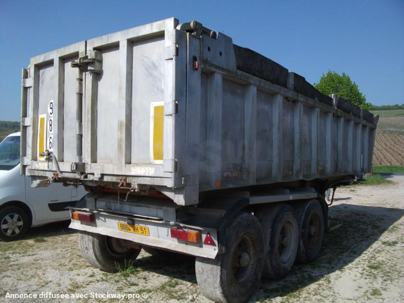 Photo Benalu benne TP benne arrère 3 essieux image 3/5