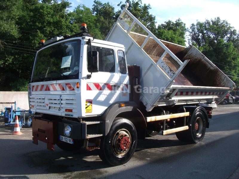 Camion Renault G230 4X4 Benne Tri-benne