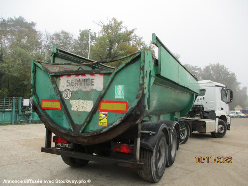 Photo POMIERS BENNE À EJECTION HORISONTALE par vérin poussoir 2 essieux image 3/6