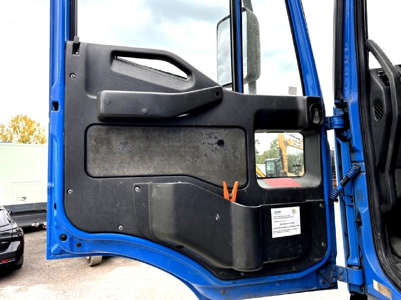 Photo Iveco CURS0R 240 PORTEUR FOURGON  image 6/11