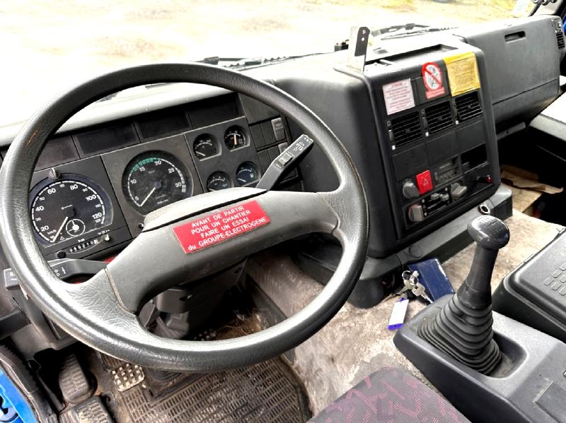 Camion Iveco CURS0R 240 PORTEUR FOURGON