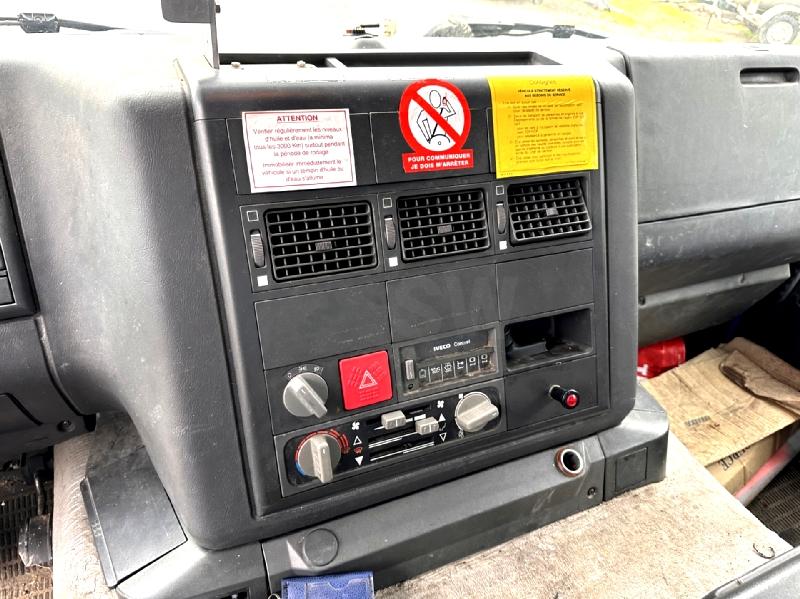 Camion Iveco CURS0R 240 PORTEUR FOURGON