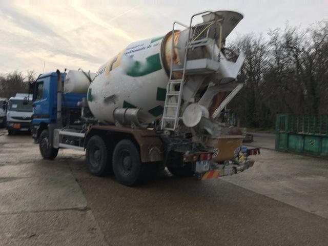 Camion Mercedes ACTROS 3335