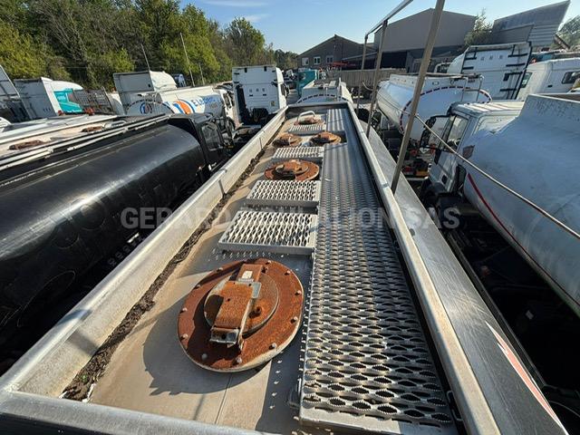 Camion Mercedes Axor 4x2 citerne 13000L 5 cpt Citerne Hydrocarbures