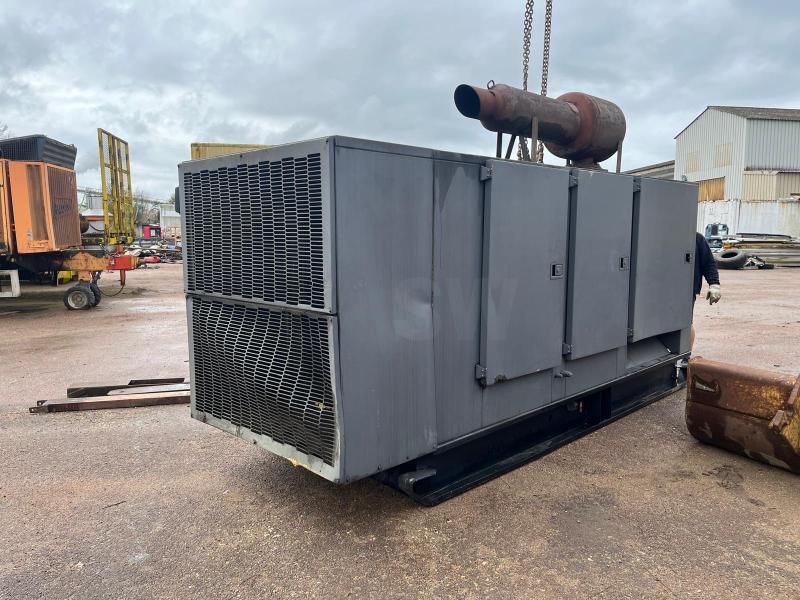 Matériel de chantier Renault V8 360 KVA  générateur thermique