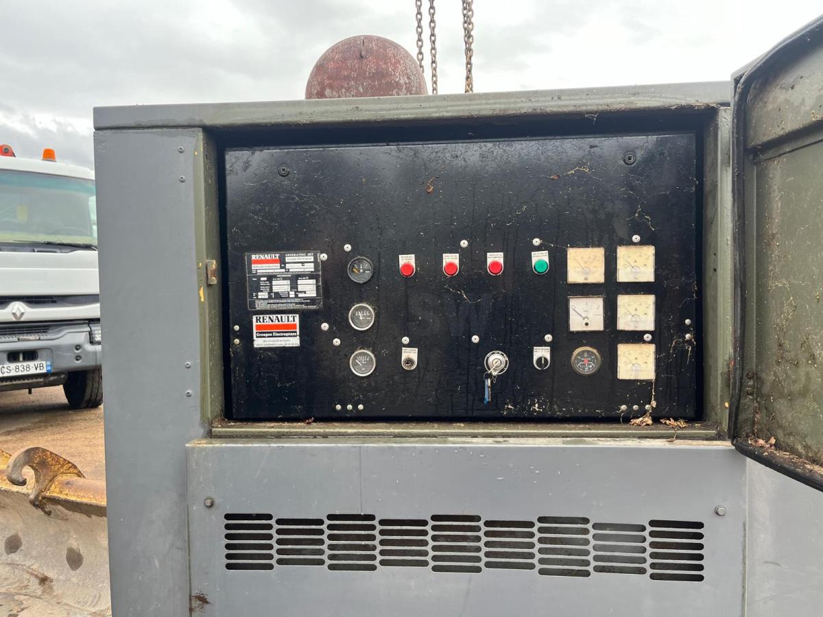 Matériel de chantier Renault V8 360 KVA  générateur thermique