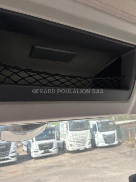 Camion Renault KERAX 370DXI en châssis nu Autre