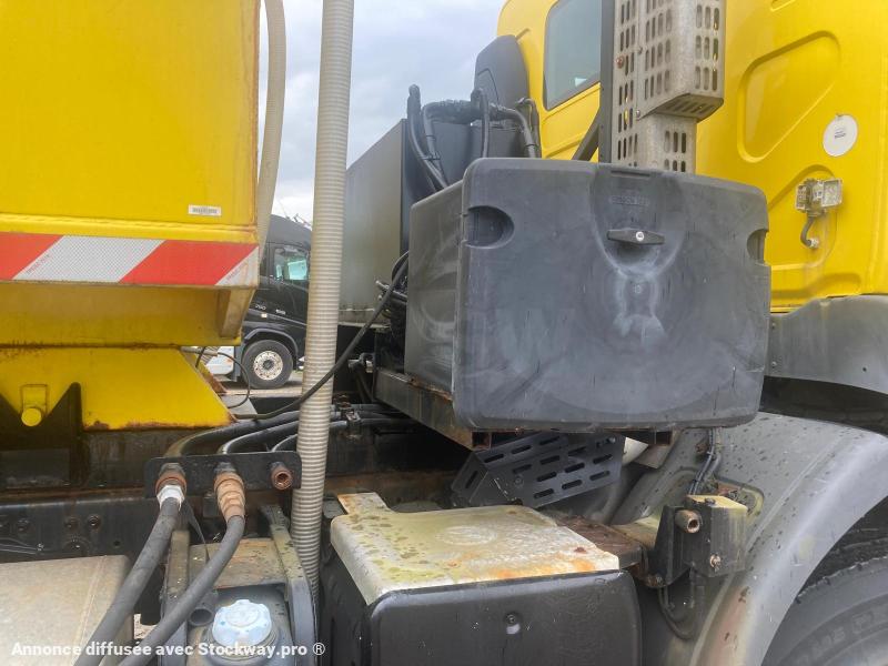 Photo Renault KERAX 370DXI ENGIN DE VOIRIE AVEC SAUMUREUSE EPOKE 12000L SUR TWIST LOCK image 7/16