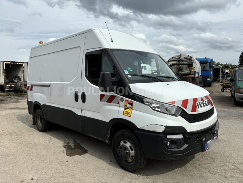 Utilitaire Iveco HYDROCUREUR DAILY 50C17V11 HYDROCUREUR CAISSE POLYFOND BAROCLEAN SKID BM700 Véhicules spéciaux Autre véhicule