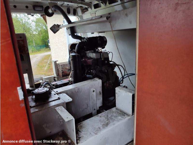 Photo Iveco HYDROCUREUR DAILY 50C17V11 HYDROCUREUR CAISSE POLYFOND BAROCLEAN SKID BM700 image 13/27