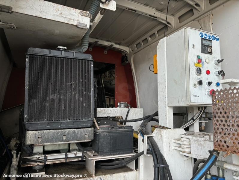Photo Iveco HYDROCUREUR DAILY 50C17V11 HYDROCUREUR CAISSE POLYFOND BAROCLEAN SKID BM700 image 15/27