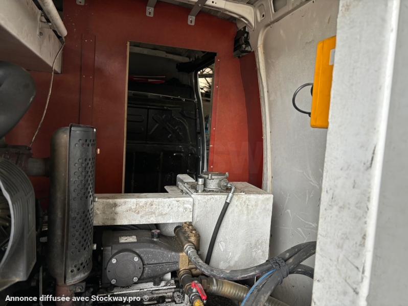 Photo Iveco HYDROCUREUR DAILY 50C17V11 HYDROCUREUR CAISSE POLYFOND BAROCLEAN SKID BM700 image 17/27