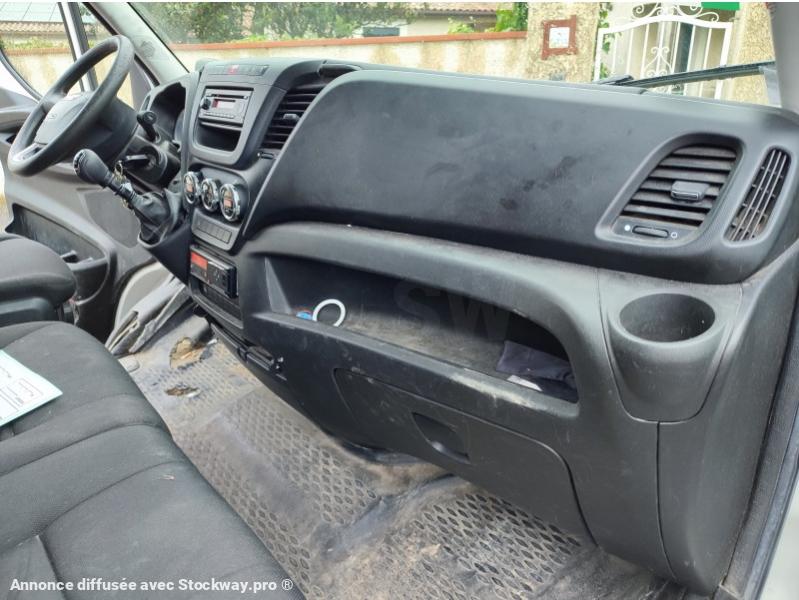 Photo Iveco HYDROCUREUR DAILY 50C17V11 HYDROCUREUR CAISSE POLYFOND BAROCLEAN SKID BM700 image 23/27
