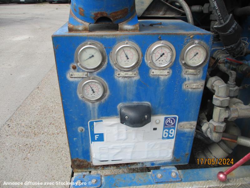 Photo Renault HYDR0CUREUR cuve 6,8m3  image 12/22