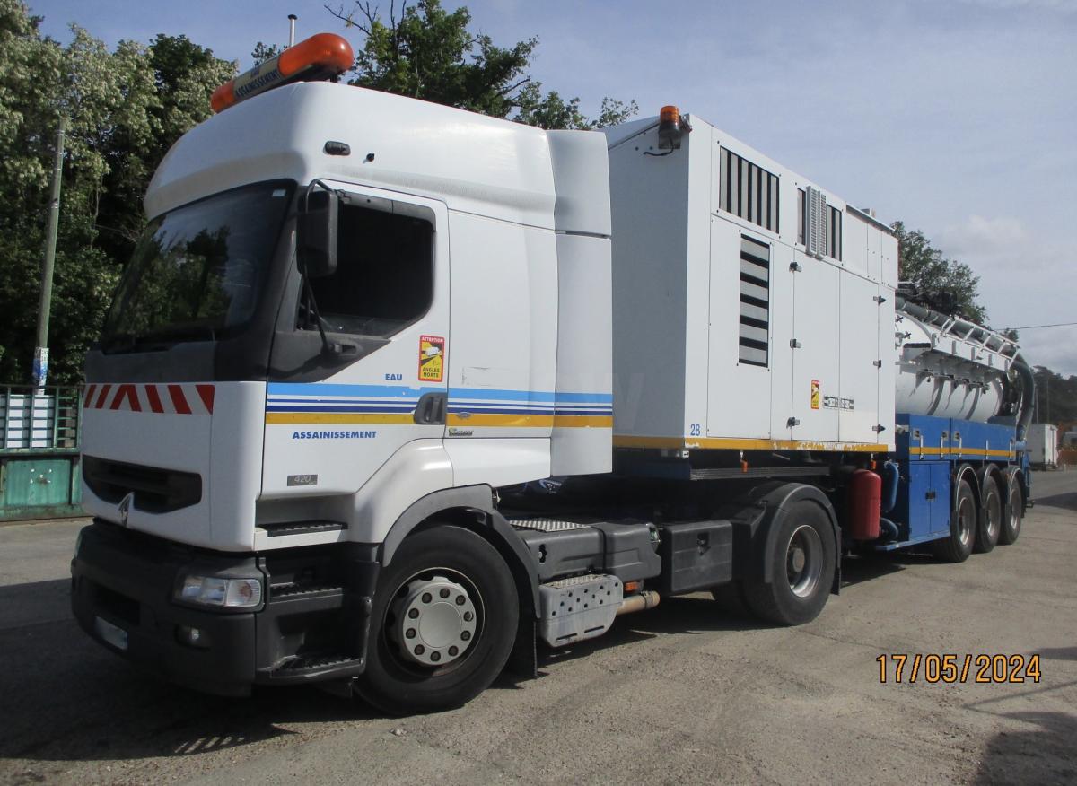 Komunalne Renault HYDROCUREUR l&#039;ensemble trr + SREM SAMRO HYDROCUREUR cuve 15m3
