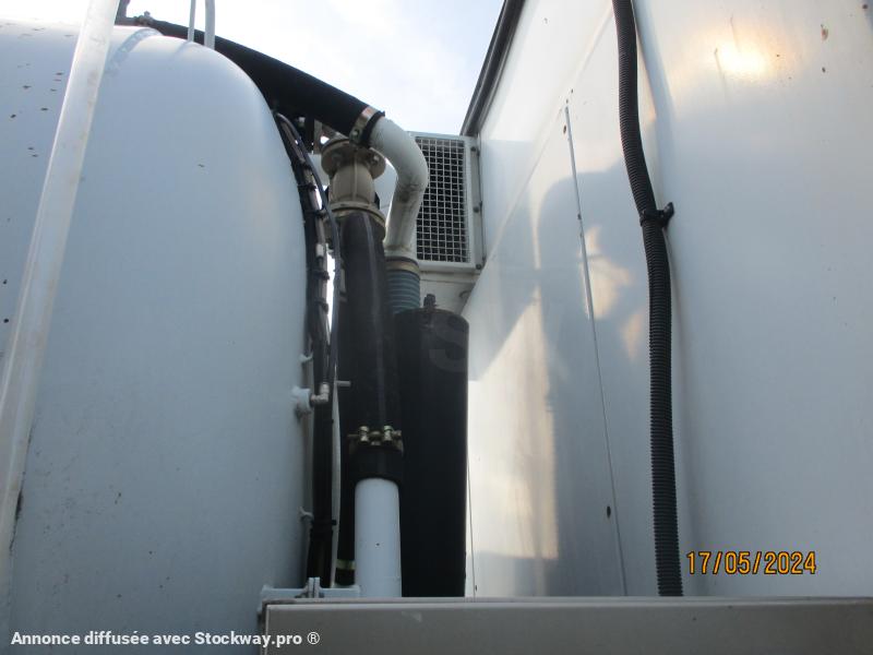 Photo Renault HYDROCUREUR l'ensemble trr + SREM SAMRO HYDROCUREUR cuve 15m3  image 11/41