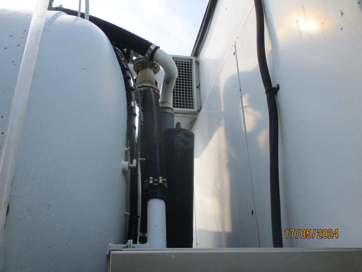 Komunalne Renault HYDROCUREUR l&#039;ensemble trr + SREM SAMRO HYDROCUREUR cuve 15m3