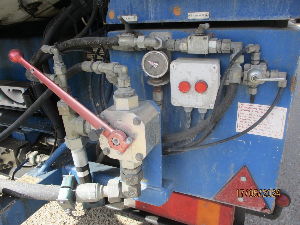 Komunalne Renault HYDROCUREUR l&#039;ensemble trr + SREM SAMRO HYDROCUREUR cuve 15m3