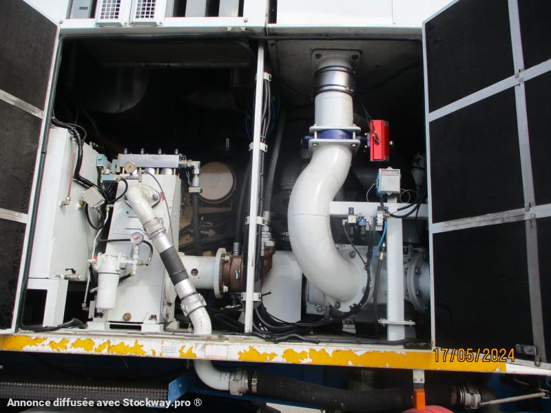 Photo Renault HYDROCUREUR l'ensemble trr + SREM SAMRO HYDROCUREUR cuve 15m3  image 16/41