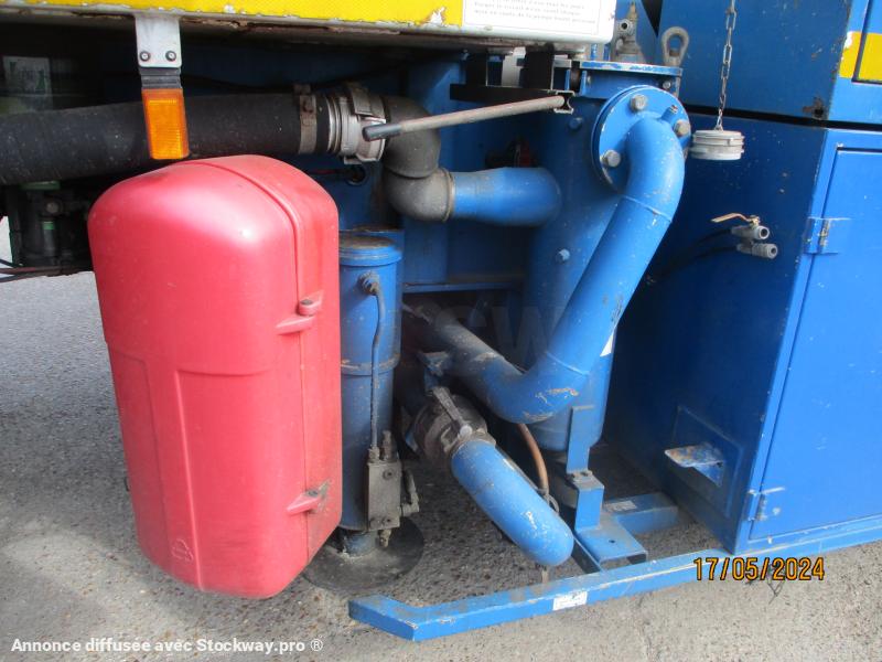 Photo Renault HYDROCUREUR l'ensemble trr + SREM SAMRO HYDROCUREUR cuve 15m3  image 17/41