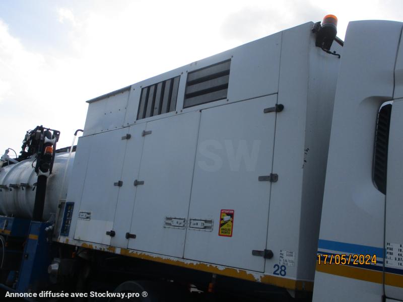Photo Renault HYDROCUREUR l'ensemble trr + SREM SAMRO HYDROCUREUR cuve 15m3  image 2/41