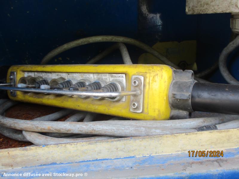 Photo Renault HYDROCUREUR l'ensemble trr + SREM SAMRO HYDROCUREUR cuve 15m3  image 23/41